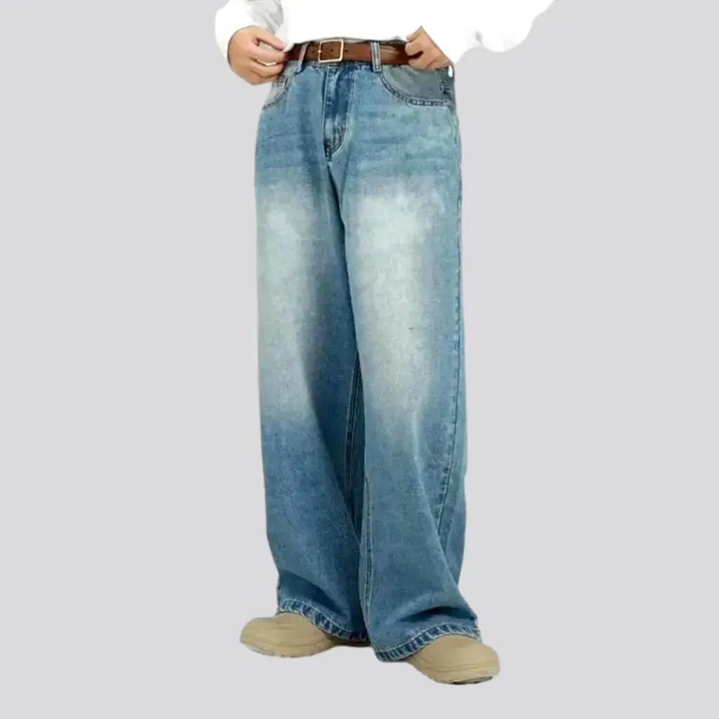 90s men's light-wash jeans