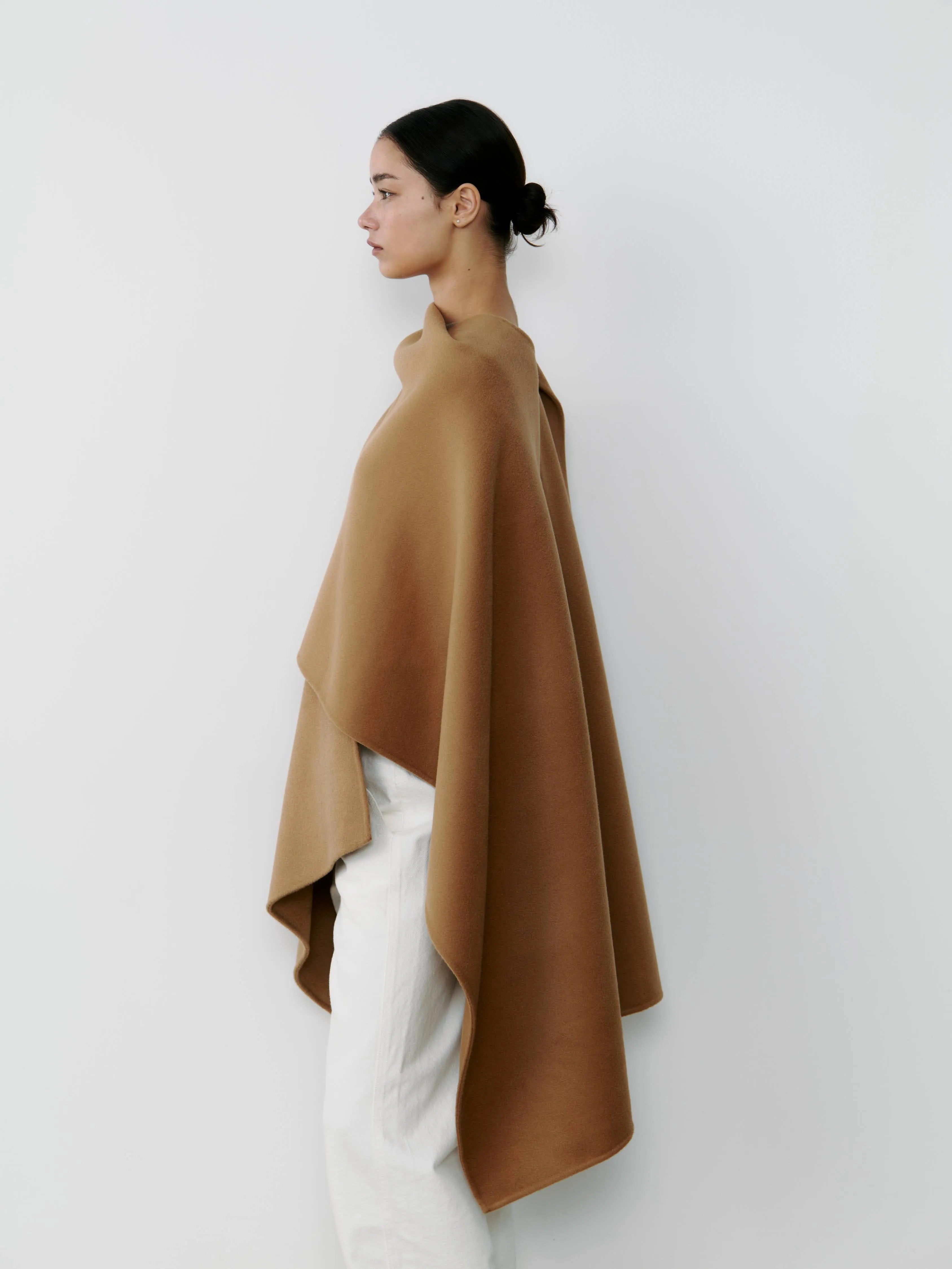 THE CASHMERE CAPE - CAMEL